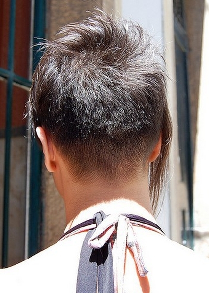 tył fryzury krótkiej, uczesanie damskie zdjęcie numer 40 wrzutka B